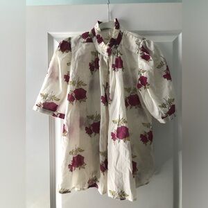 Alix of Bohemia Short Sleeve, rose pattern blouse in size M